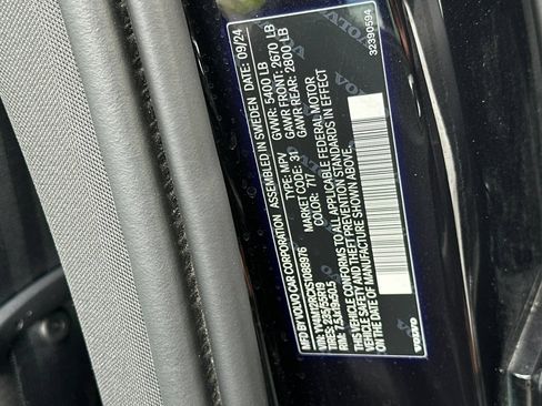 Used 2025 Volvo XC60 B5 Plus AWD/4WD image 36