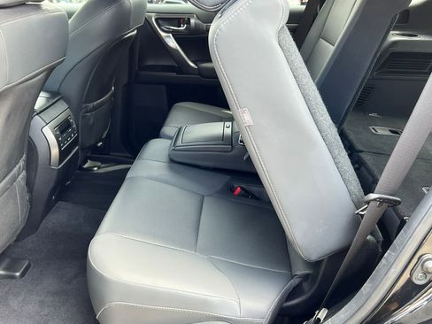 Used 2022 Lexus GX 460 AWD/4WD image 9
