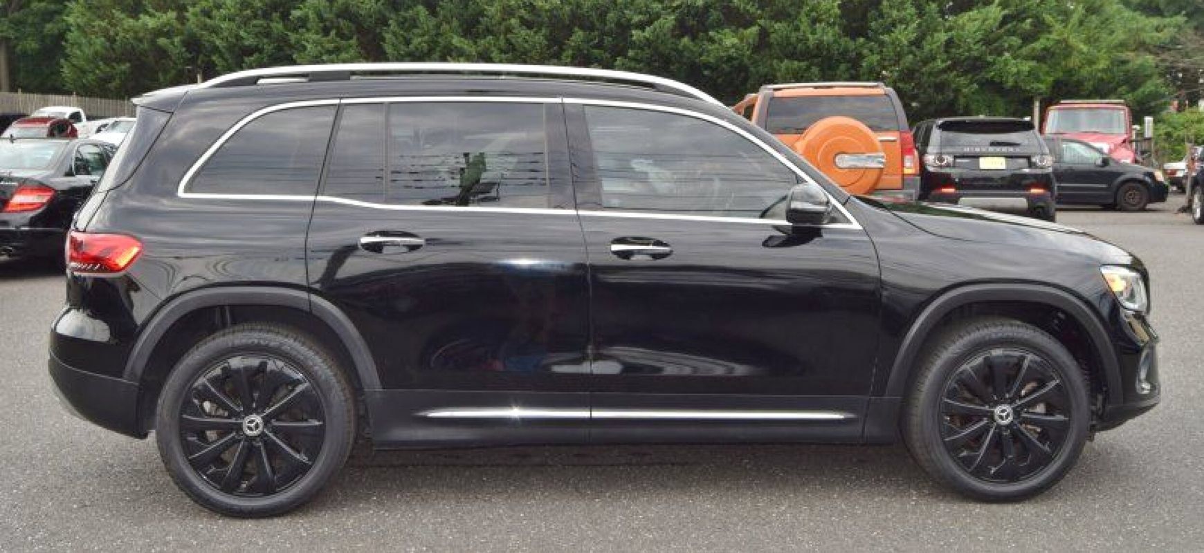 Used 2021 Mercedes-Benz GLB 250 4MATIC w/ Premium Package image 10