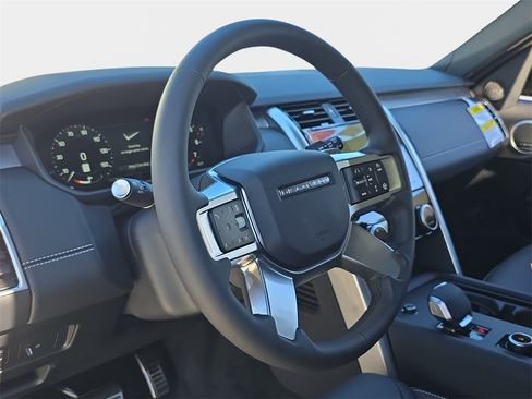 New 2026 Land Rover Discovery Limited Edition image 18