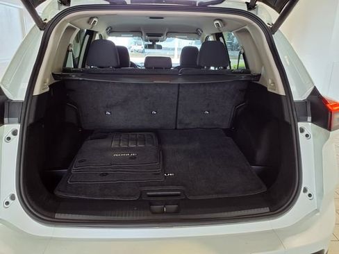 Used 2025 Nissan Rogue SV FWD image 21