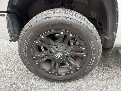Used 2017 Toyota Tundra SR5 w/ SR5 Upgrade Package RWD image 7