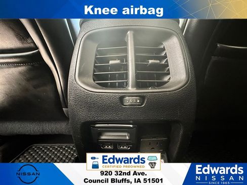 Used 2019 Jeep Cherokee Trailhawk w/ Comfort/Convenience Group AWD/4WD image 19