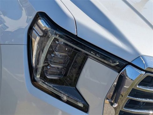 Used 2023 GMC Yukon SLT w/ SLT Luxury Package image 9