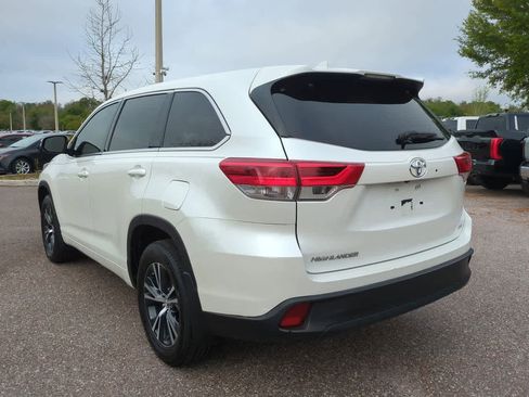 Certified 2018 Toyota Highlander Plus FWD image 4