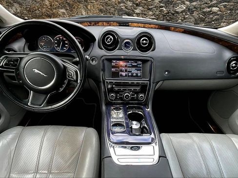 Used 2012 Jaguar XJ image 14