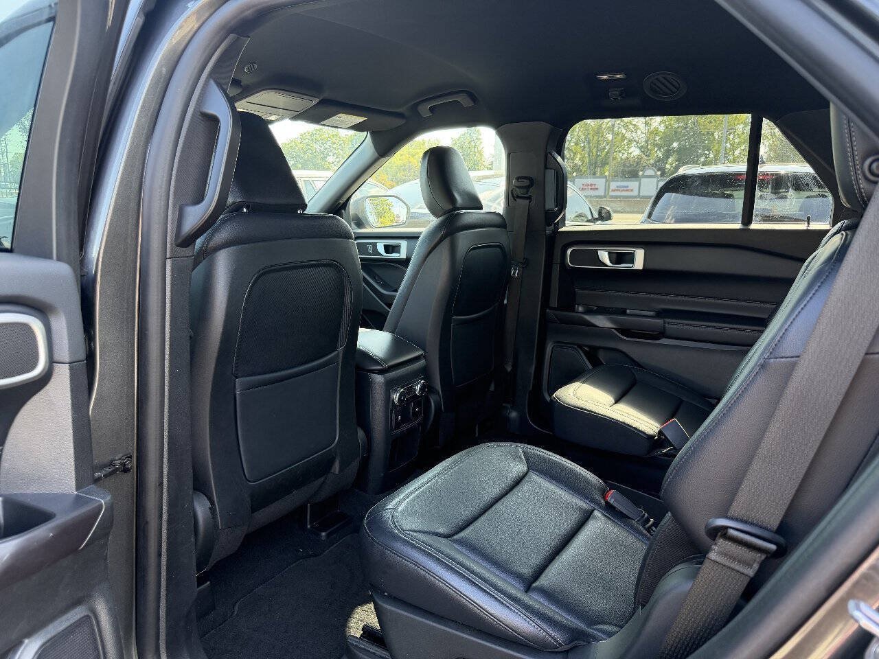 Used 2020 Ford Explorer XLT w/ Equipment Group 202A RWD image 9