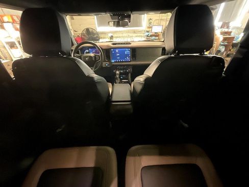 Used 2024 Ford Bronco Wildtrak image 3