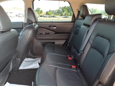 Used 2023 Nissan Pathfinder SL AWD/4WD image 23