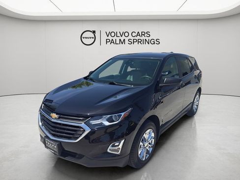 Used 2021 Chevrolet Equinox LS w/ LS Convenience Package AWD/4WD image 3
