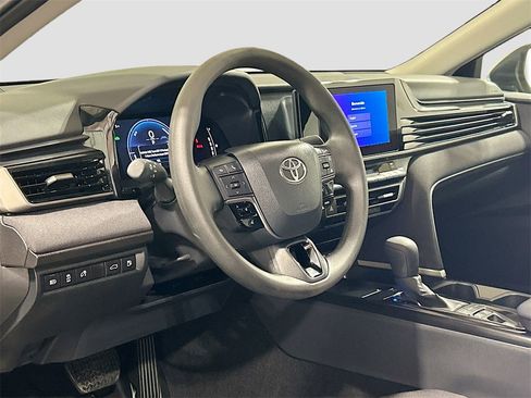Used 2026 Toyota Camry LE w/ Convenience Package image 7