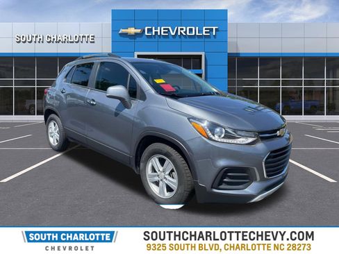 Used 2019 Chevrolet Trax LT w/ LT Convenience Package FWD image 1