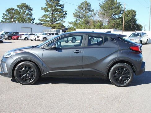 Used 2021 Toyota C-HR LE image 5