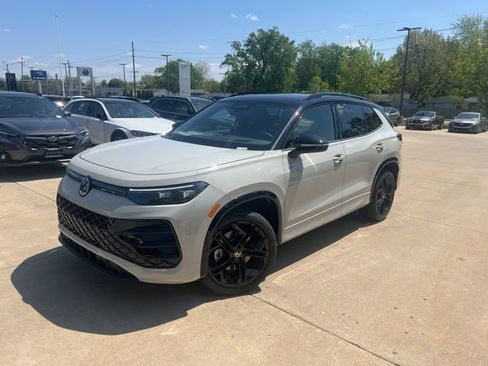New 2026 Volkswagen Tiguan SE R-Line AWD/4WD image 3
