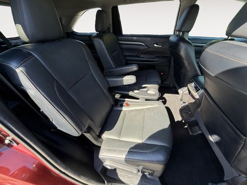 Used 2015 Toyota Highlander Limited Platinum AWD/4WD image 18