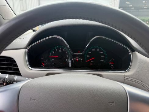 Used 2017 Chevrolet Traverse LT FWD image 16