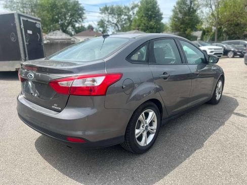 Used 2014 Ford Focus SE w/ SE Winter Package FWD image 5