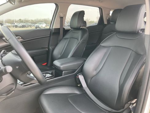 Used 2025 Kia Sportage EX image 13