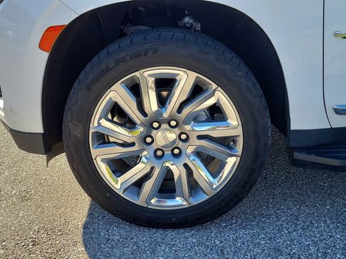 Used 2021 GMC Yukon XL SLT w/ SLT Luxury Plus Package image 9