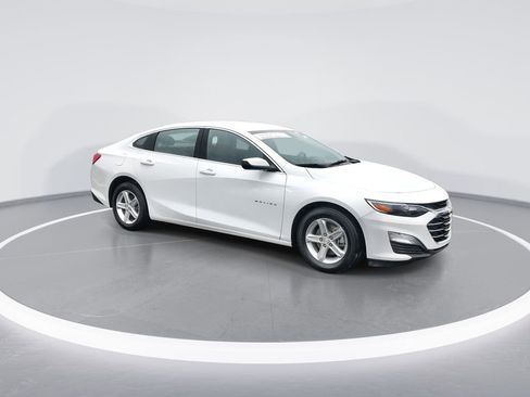 Used 2024 Chevrolet Malibu LS image 2