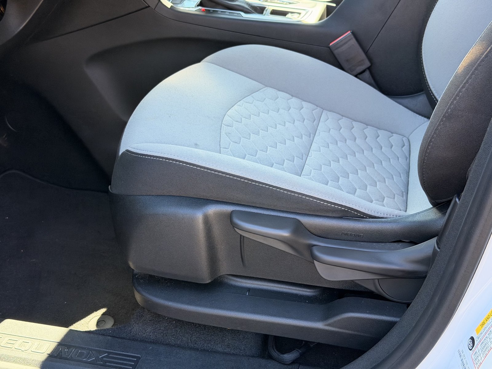 Used 2020 Chevrolet Equinox LS AWD/4WD image 15