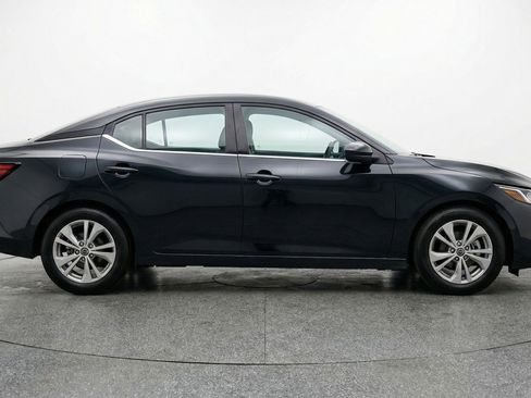 Used 2025 Nissan Sentra S image 9