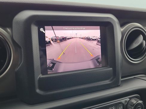 Used 2023 Jeep Gladiator Willys image 18