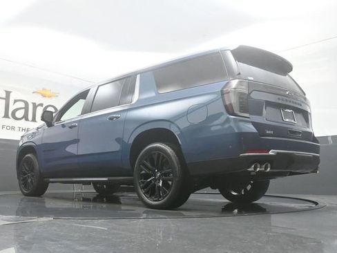 New 2025 Chevrolet Suburban Premier image 5