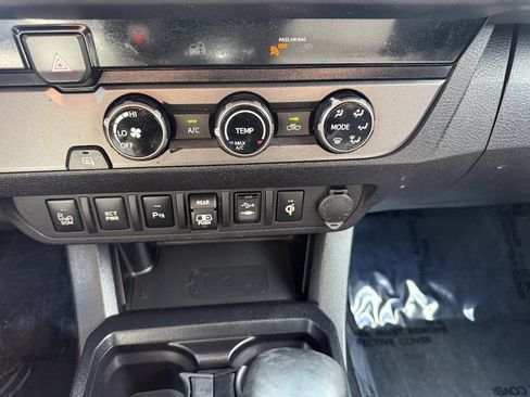 Used 2018 Toyota Tacoma TRD Sport w/ Technology Package RWD image 21