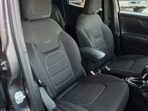 Used 2017 Jeep Renegade Altitude image 19