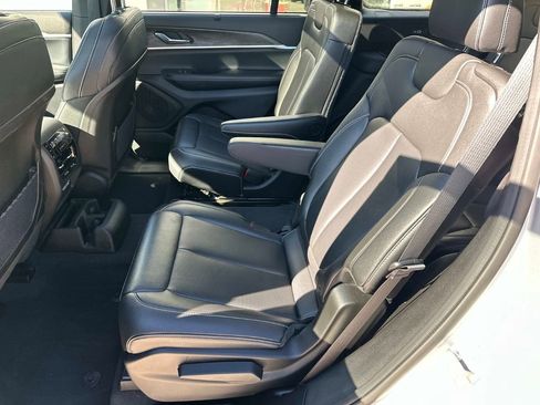 Used 2024 Jeep Grand Cherokee L Limited w/ Luxury Tech Group II image 11