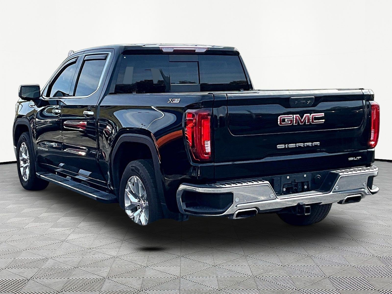 Used 2019 GMC Sierra 1500 SLT w/ SLT Premium Plus Package AWD/4WD image 4