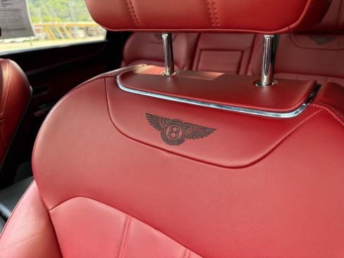 Used 2018 Bentley Bentayga AWD/4WD image 38