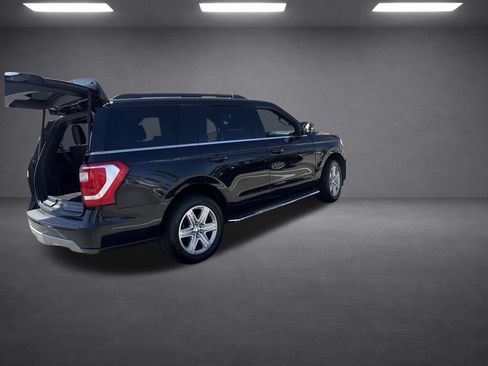 Used 2019 Ford Expedition XLT w/ Equipment Group 202A AWD/4WD image 18