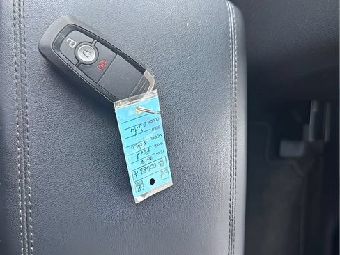 Used 2018 Ford Edge SEL FWD image 32