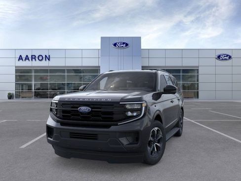 New 2026 Ford Expedition Active image 3