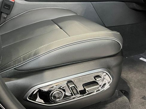 New 2025 Jeep Grand Cherokee Overland w/ Adv Protech Group III image 9