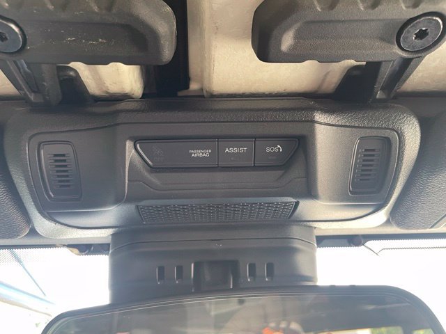 Used 2025 Jeep Gladiator Mojave w/ Convenience Group AWD/4WD image 38