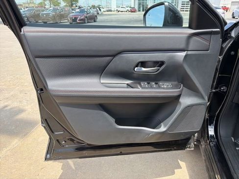 Used 2026 Nissan Kicks SR w/ Cold Weather Package FWD image 9