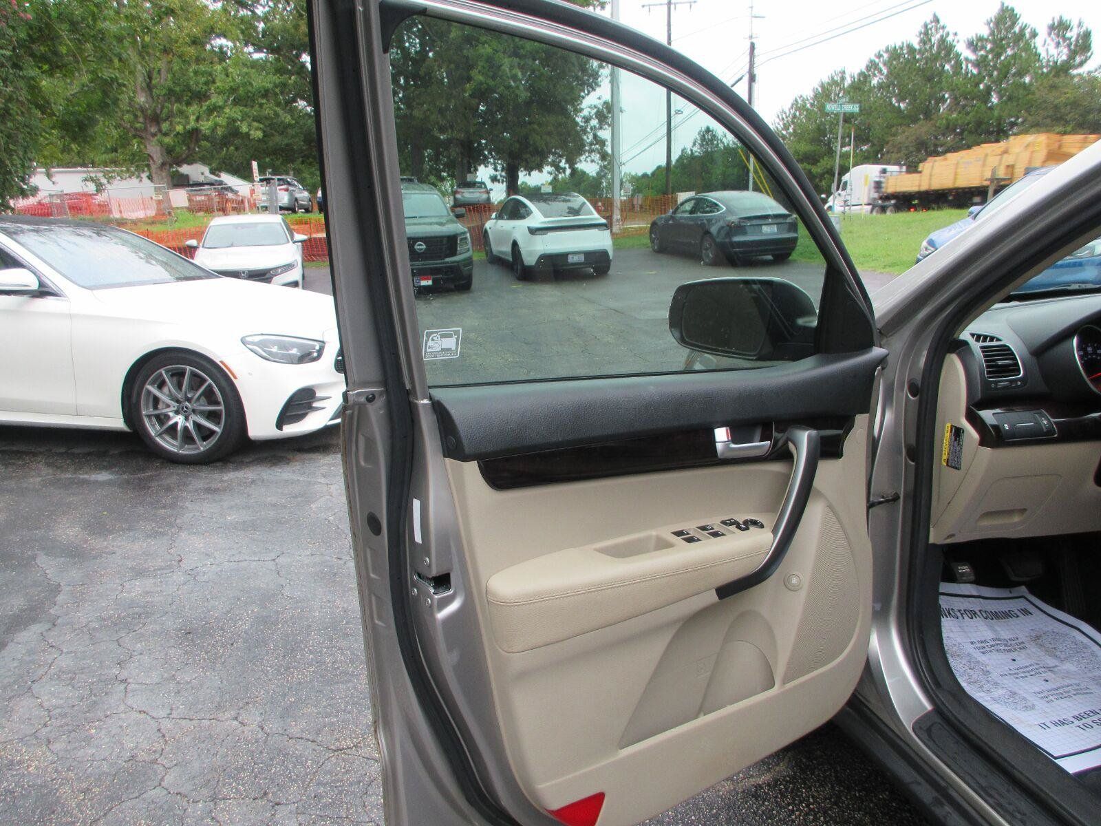 Used 2014 Kia Sorento LX FWD image 9