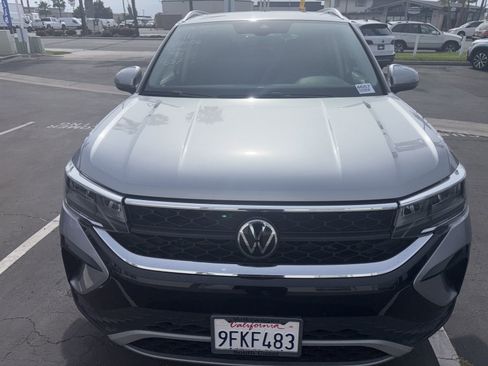 Used 2023 Volkswagen Taos SE w/ Panoramic Sunroof Package image 8