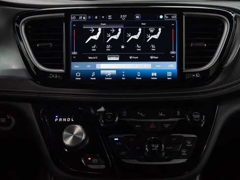 Used 2026 Chrysler Pacifica Limited w/ S Appearance Package FWD image 30