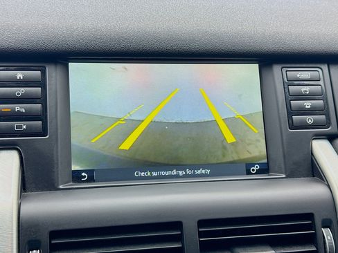 Used 2017 Land Rover Discovery Sport SE image 10