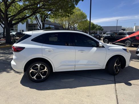 Certified 2023 Ford Escape ST-Line Select w/ Tech Pack #2 image 4