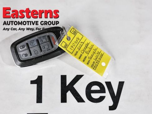 Used 2023 Chrysler Pacifica Touring-L FWD image 26