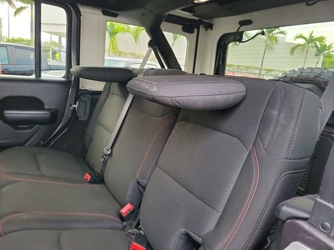 Used 2021 Jeep Wrangler Unlimited Rubicon AWD/4WD image 16