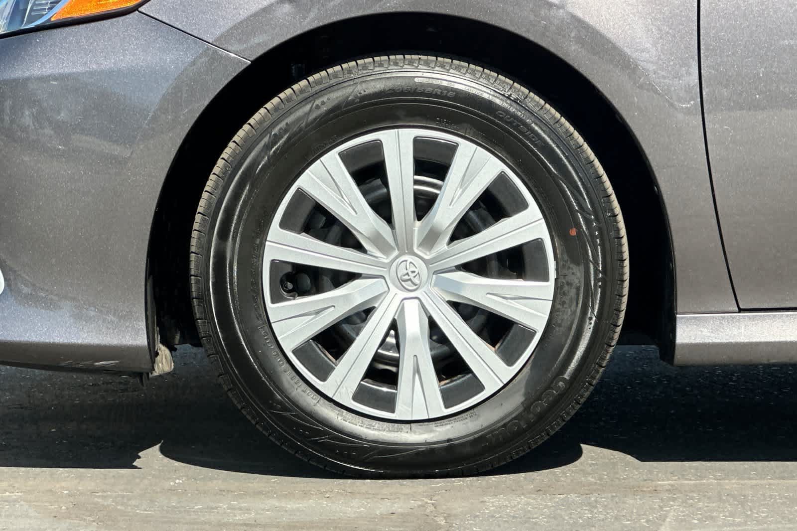 Used 2021 Toyota Camry LE FWD image 26