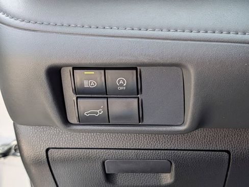 Used 2023 Toyota Highlander XLE FWD image 22