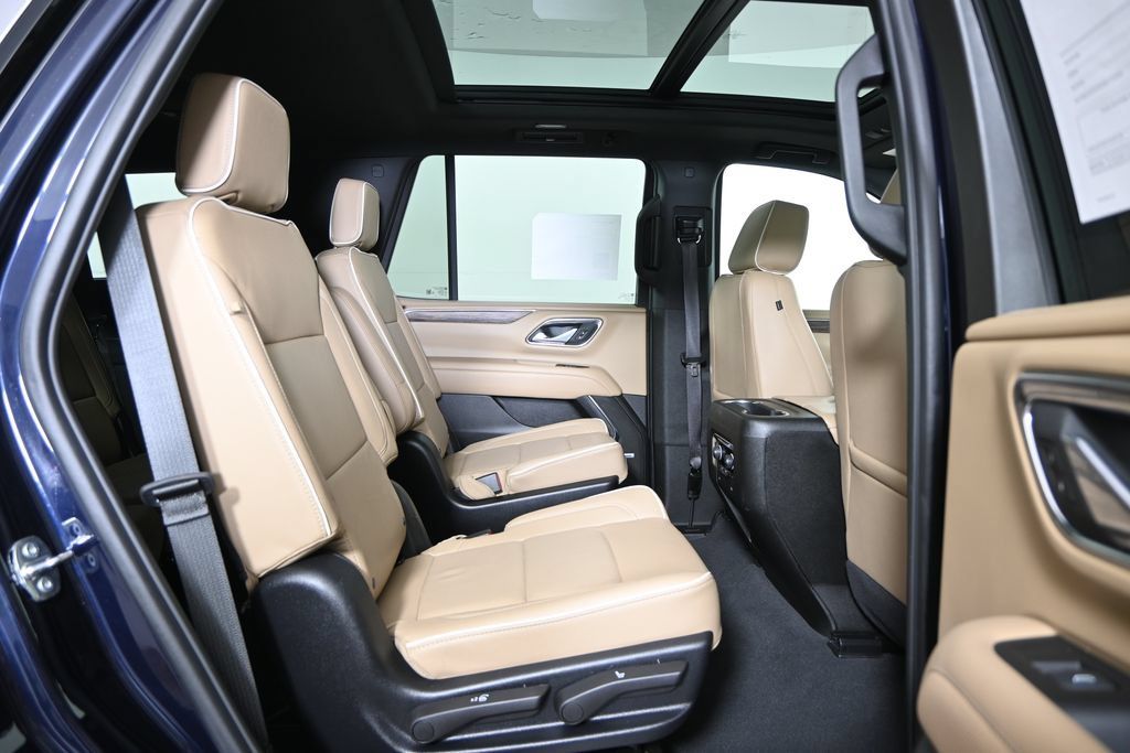 Used 2024 Chevrolet Tahoe Premier w/ Premium Package AWD/4WD image 15
