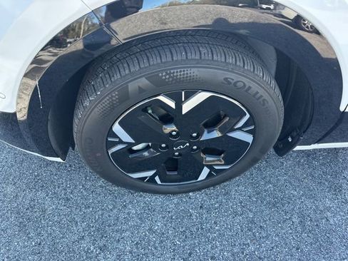 Used 2024 Kia Niro Wave image 9